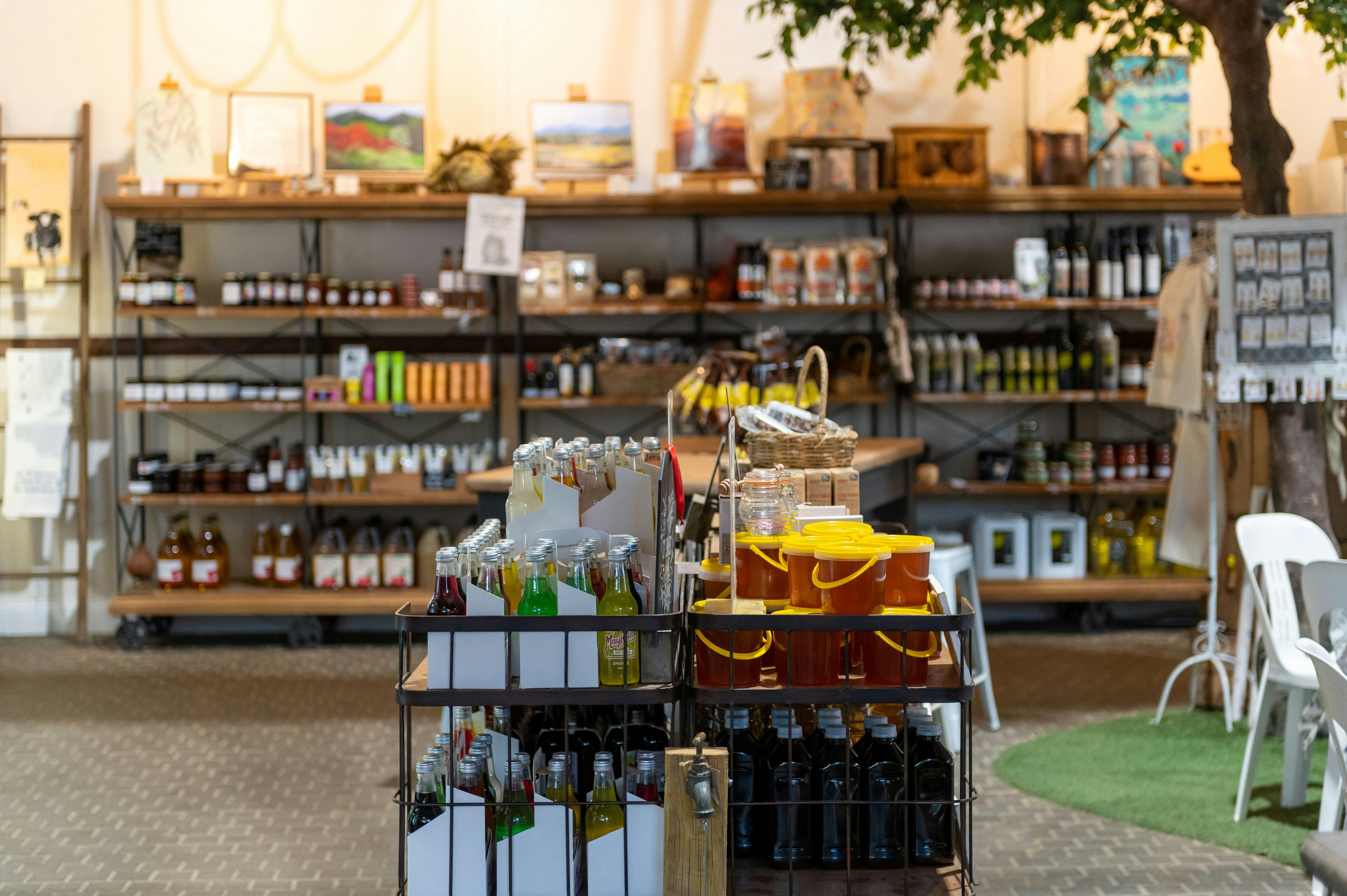 地元産のハチミツ、リンゴジュース、チェリージュース、サイダー、ソフトドリンク。すべてニューサウスウェールズ州オレンジの地元産です。