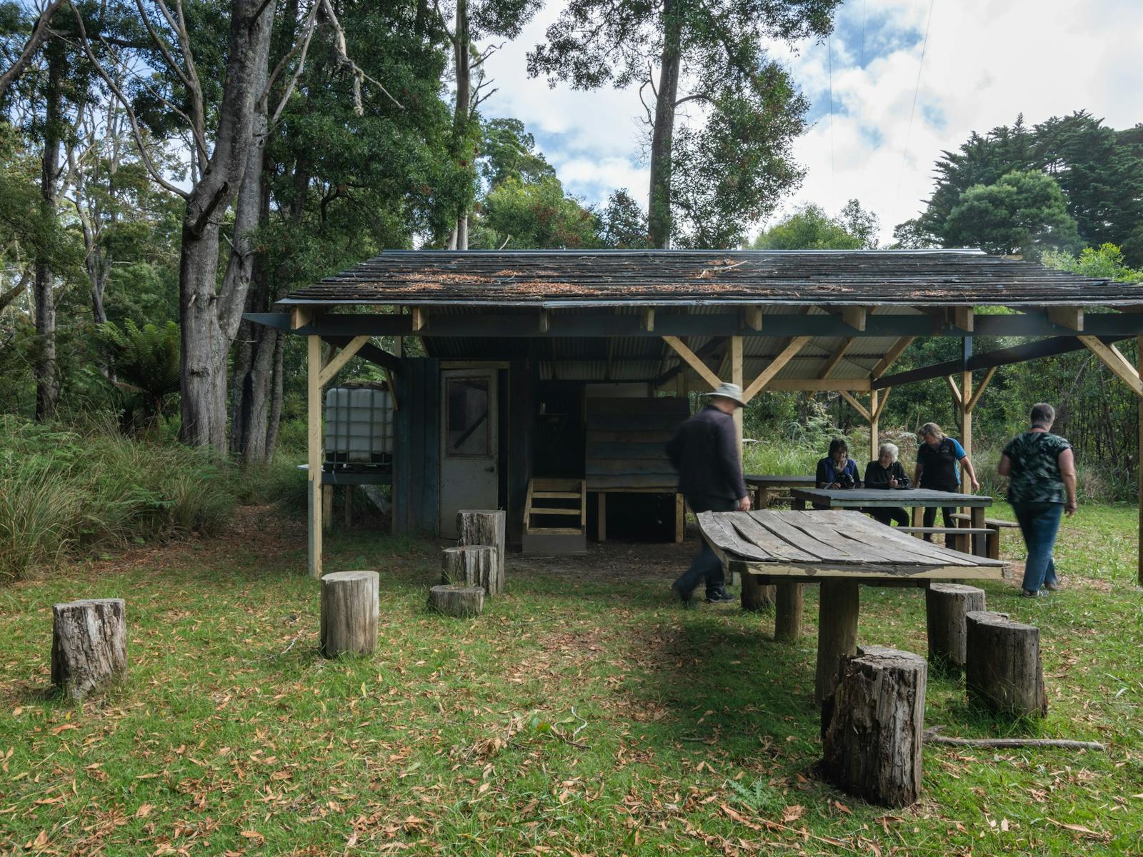 shelter on the banks of the Leven River