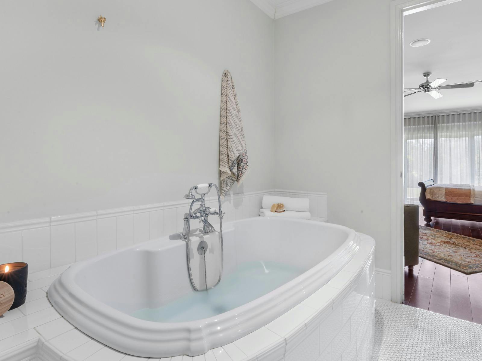 Time Space bath tub in ensuite