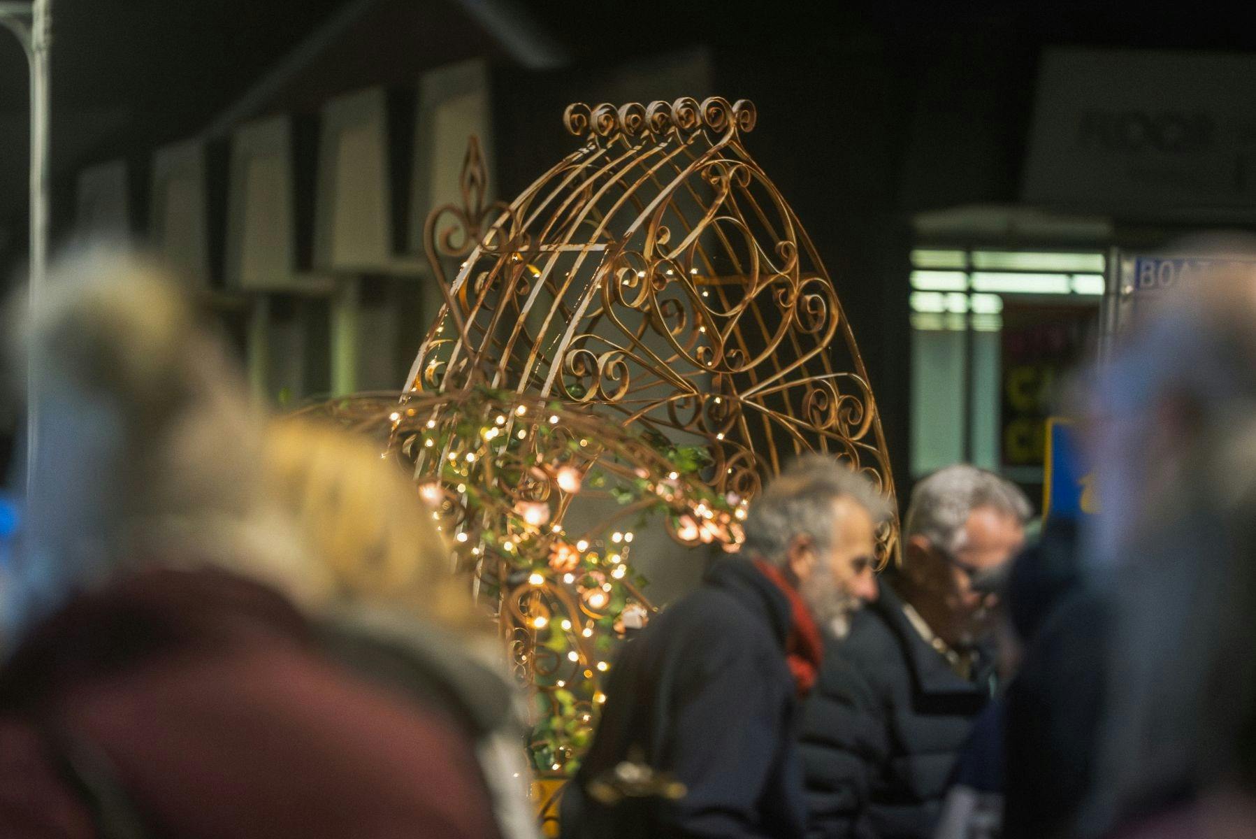 Twinly glow of lights and people at gather and glow event