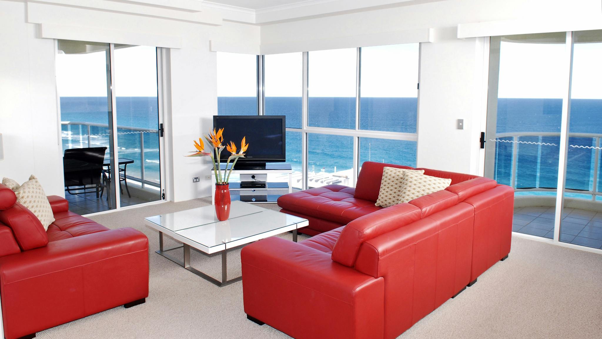 Spacious Lounge room U72 Spacious Lounge room U72
