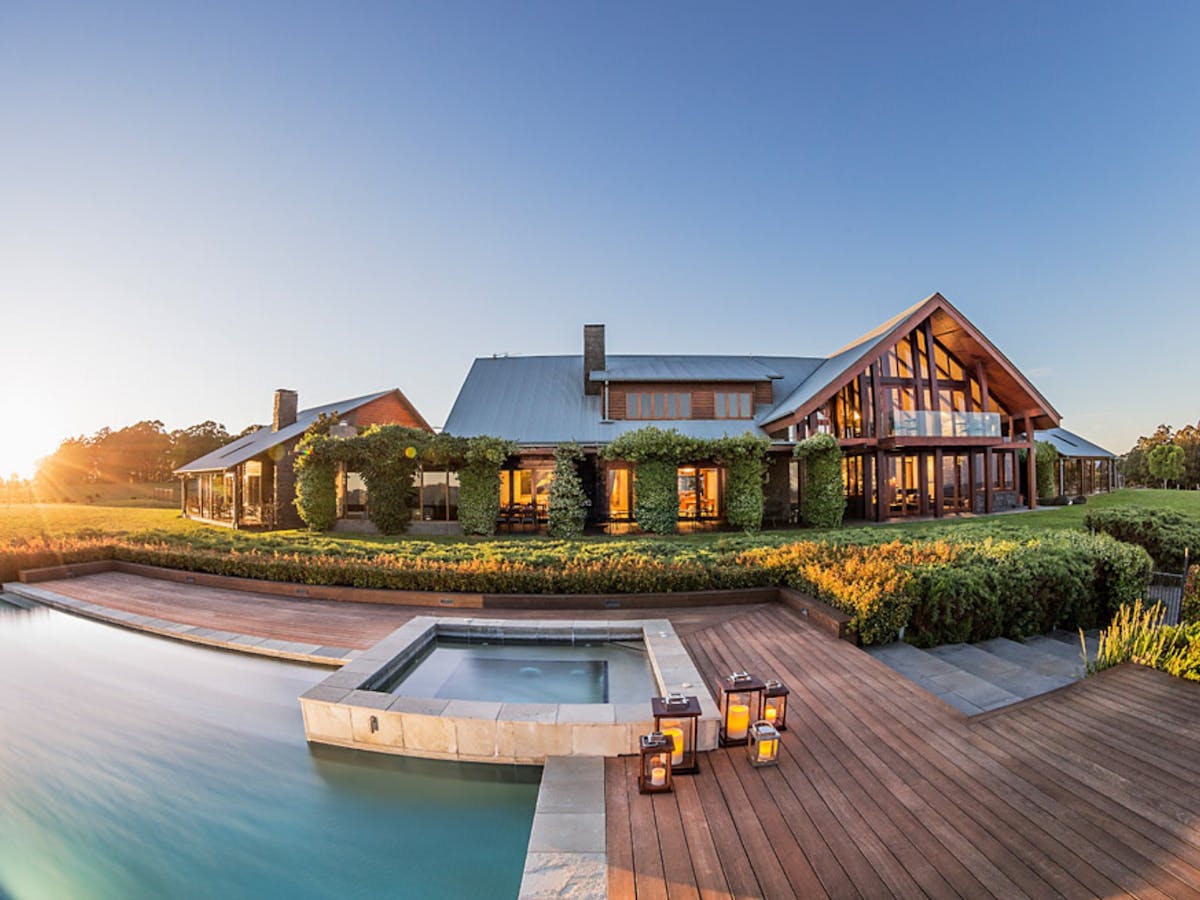 Spicers Peak Lodge External