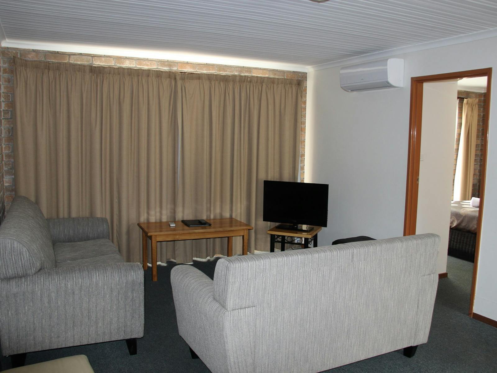 2 bedroom motel room living area