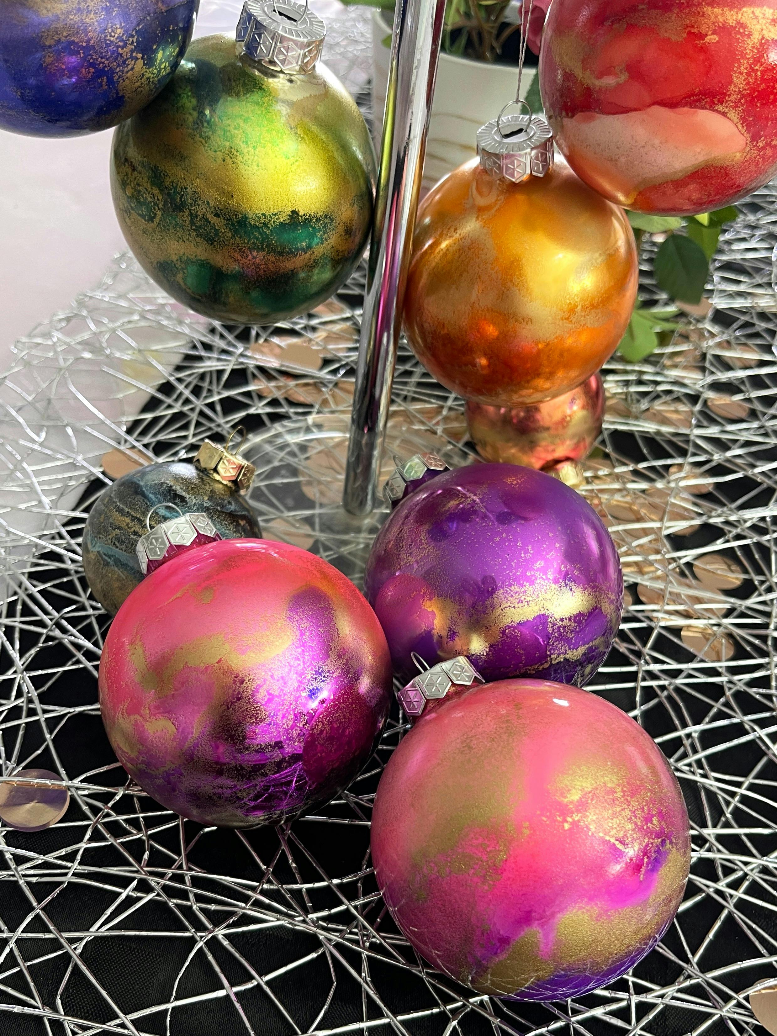 Inks on Christmas Baubles & Resin Christmas Tree Board Workshops