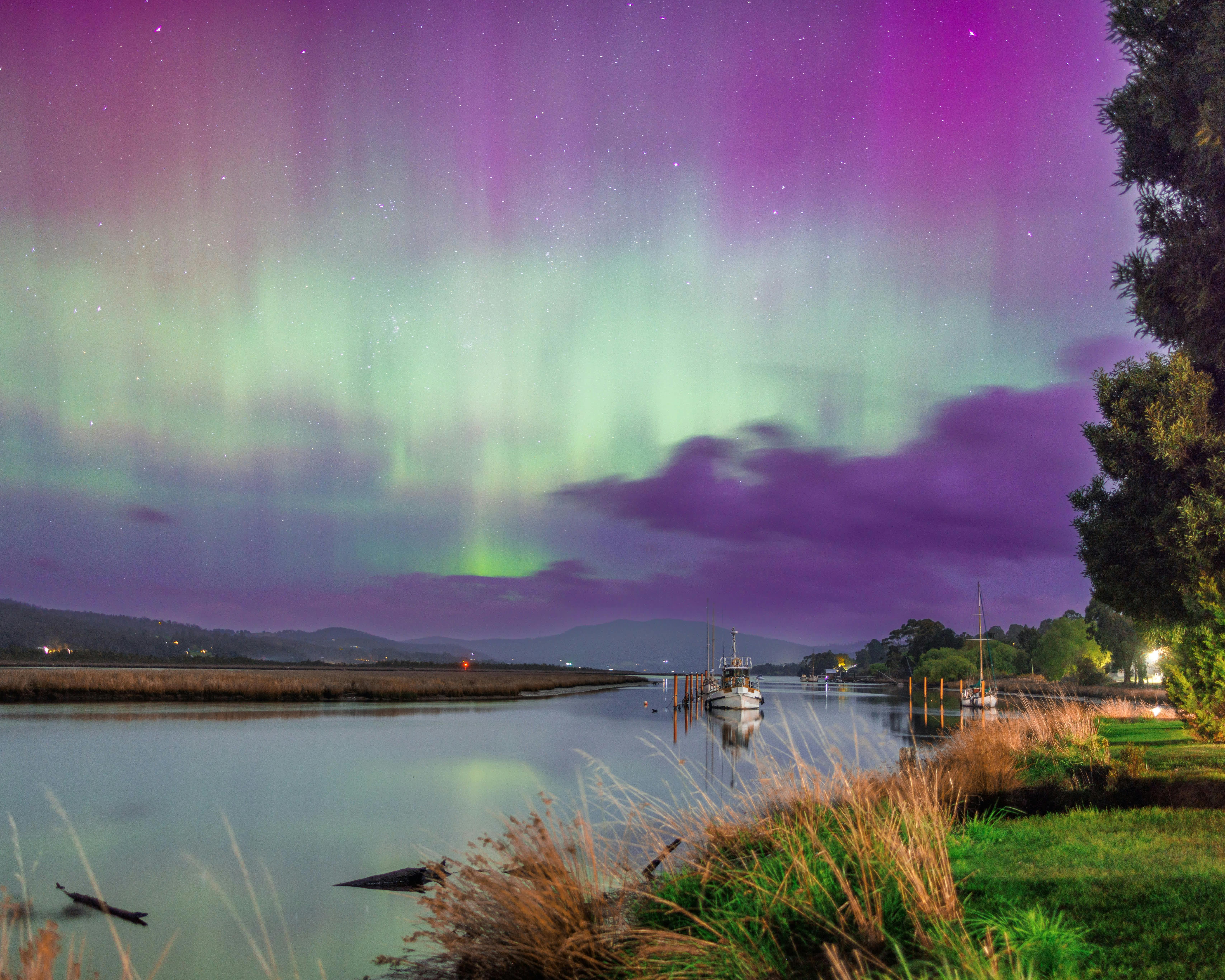 Aurora Australis from Bot Reflections