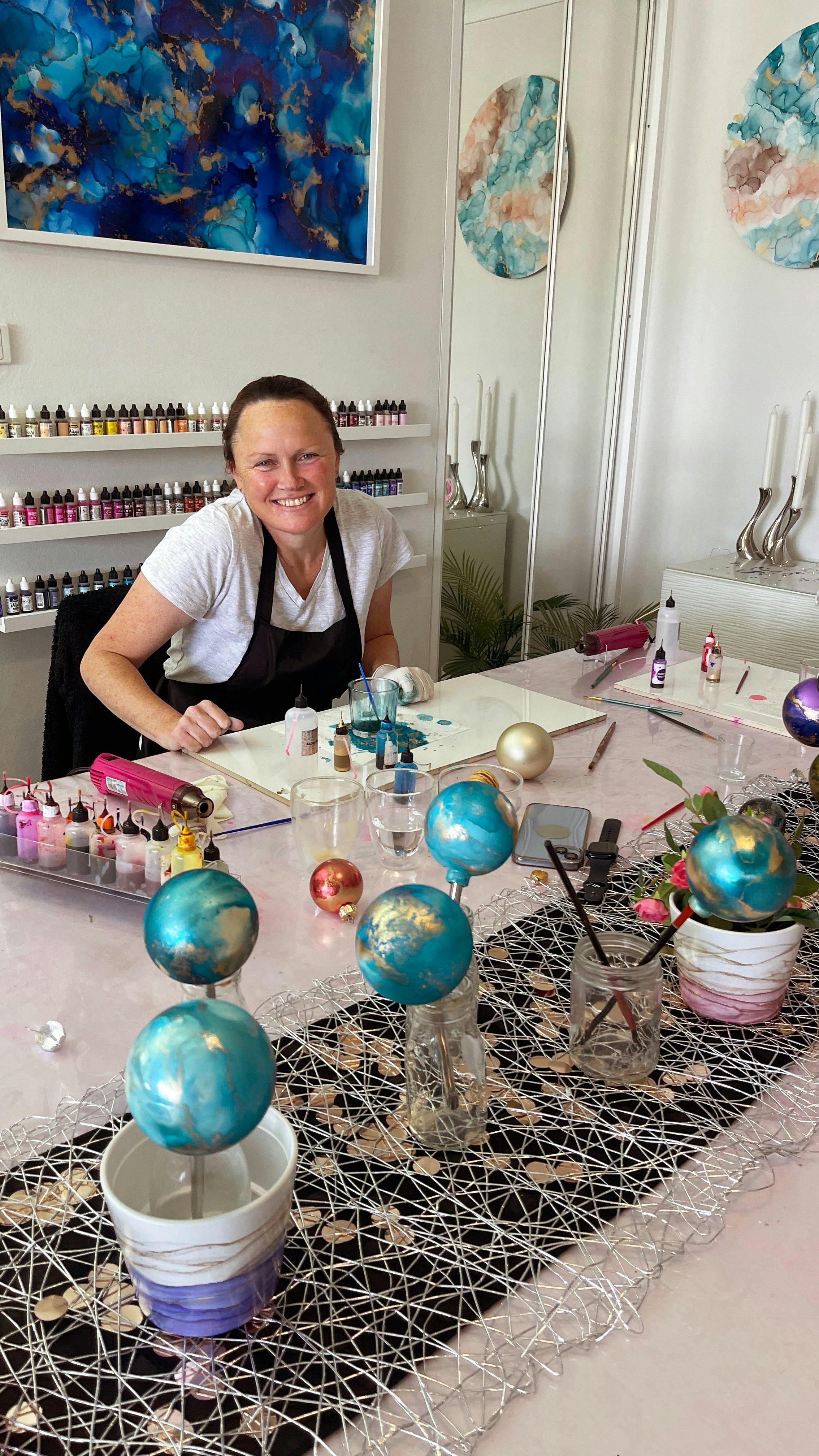 Inks on Christmas Baubles & Resin Christmas Tree Board Workshops