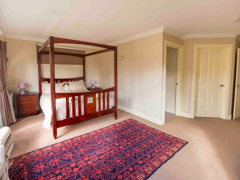 Queen Size Ensuite Bed and Breakfast image