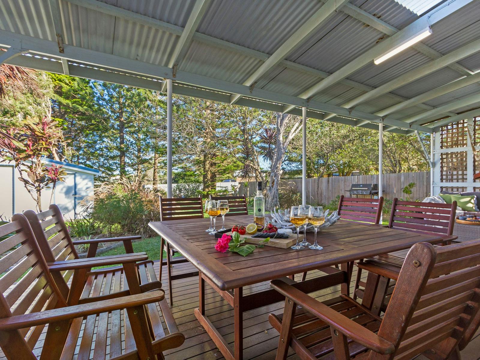 BBQ, Covered Outdoor Area, Enclosed Yard, Outdoor deck, Pets welcome with Surcharge