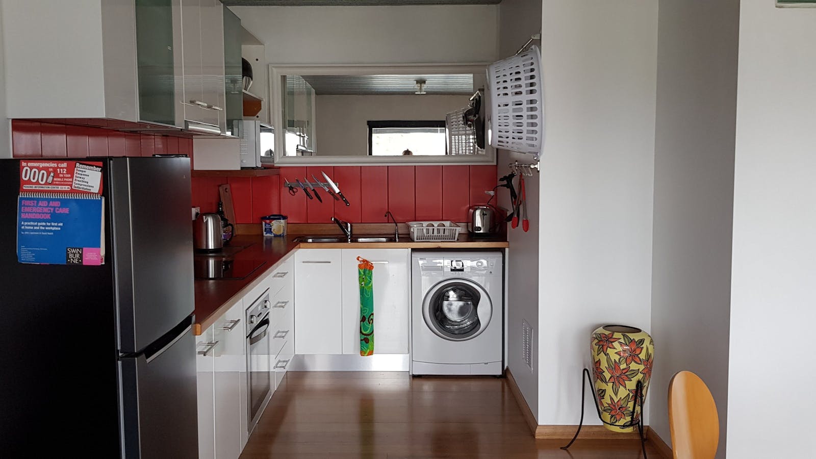 Full Kitchen with washing machine
