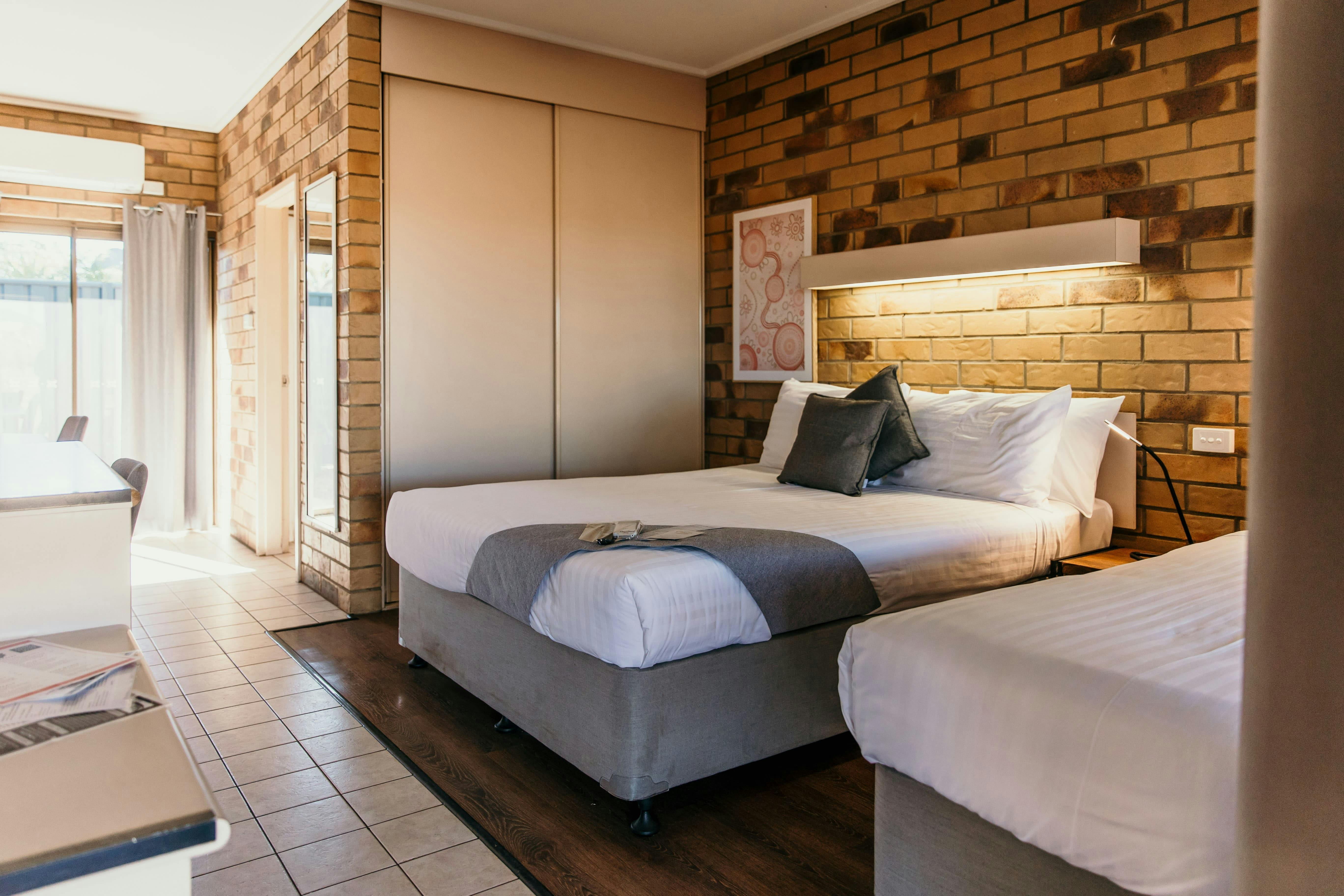 Queen and Single Room