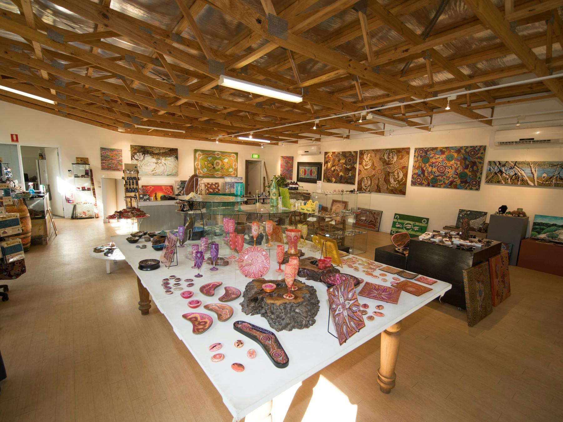 Aboriginal Art at the Maalinup Gallery and Dale Tilbrook Experiences, Henley Brook in Swan Valley