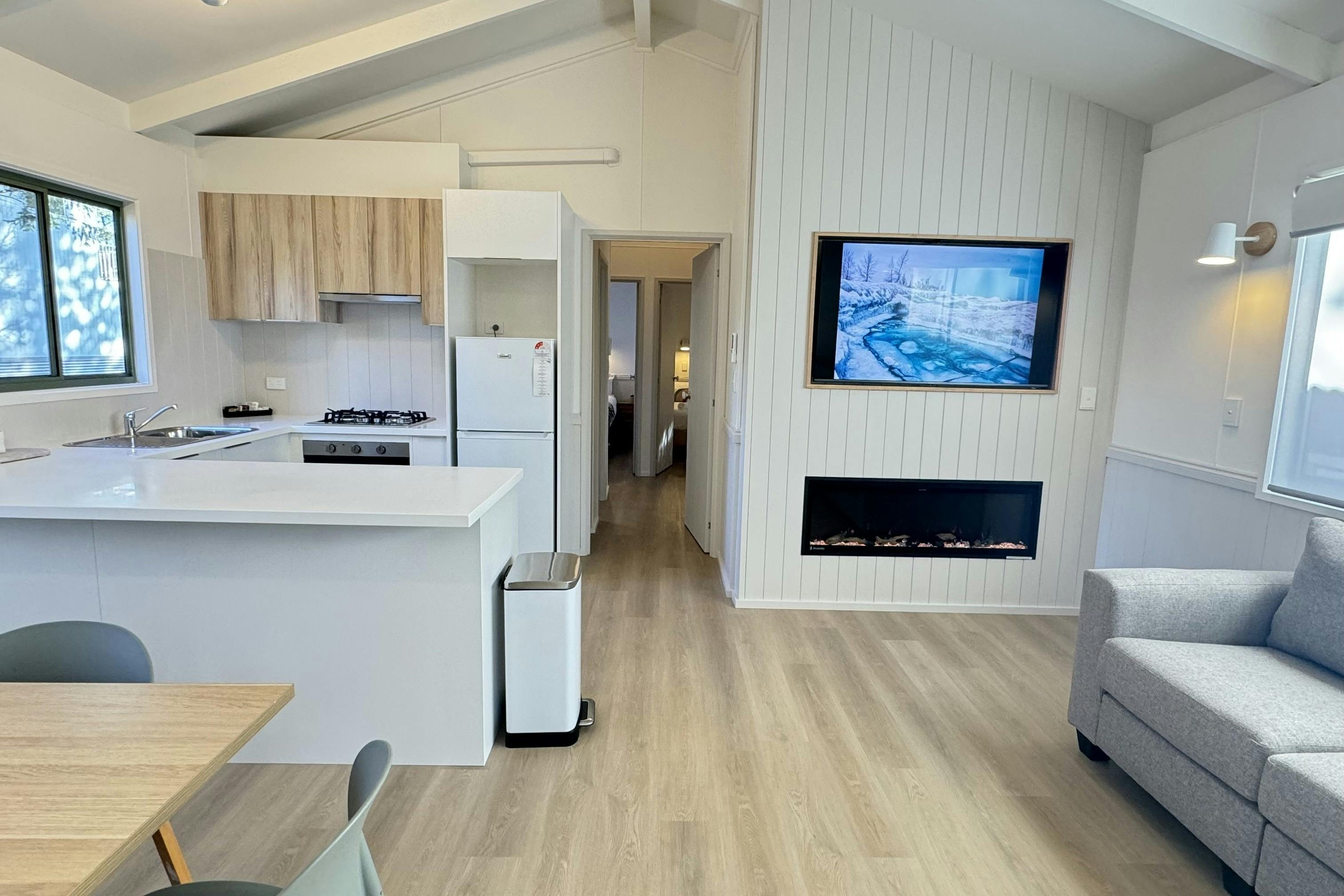 Deluxe 3BR Villa | Tasman Holiday Parks - Bright