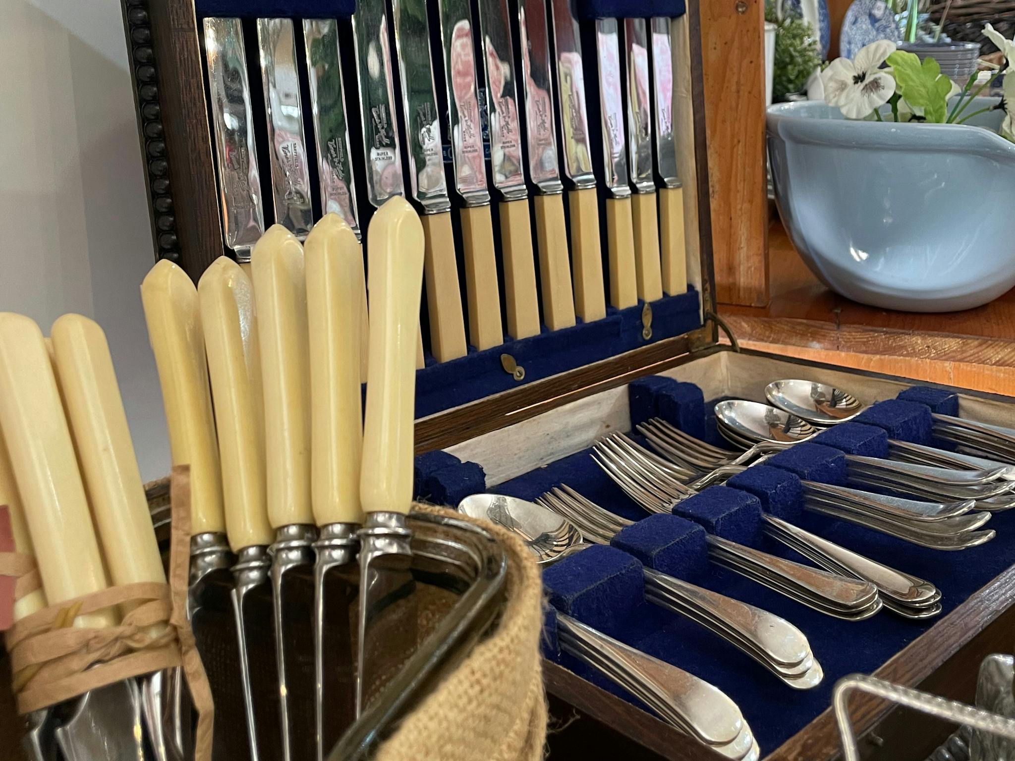 Bone handled cutlery sets in canteens and individually to choose from