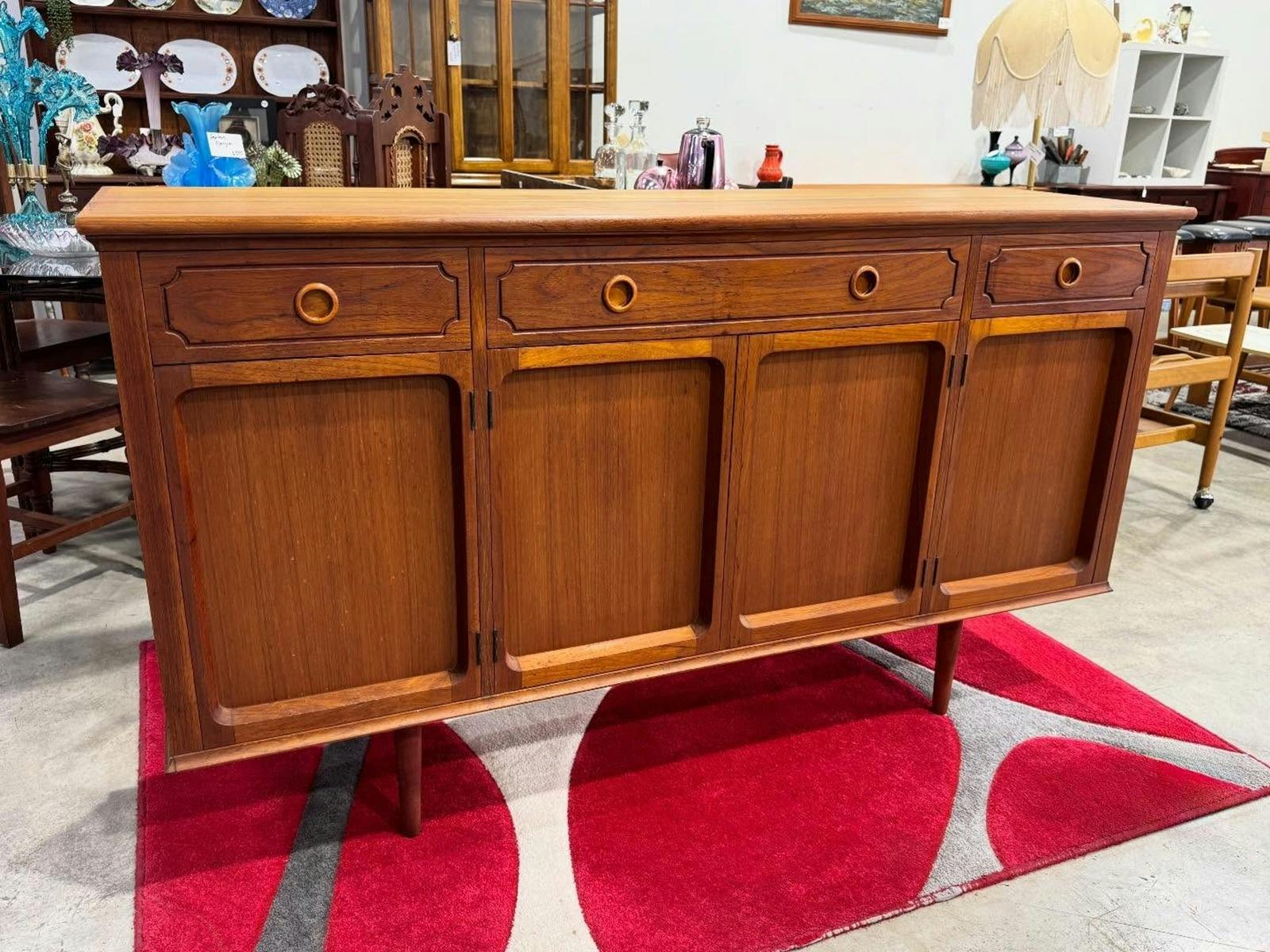 Retro sideboard