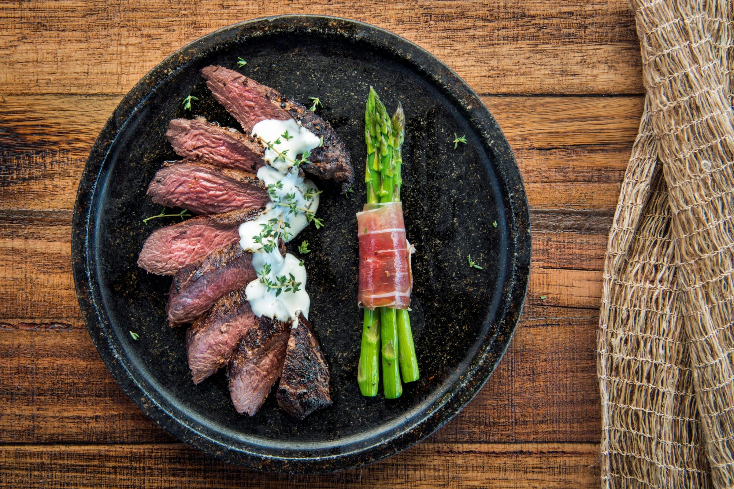 Kangaroo dish with asparagus at the Woolshed Restaurant - Rawnsley Park Station
