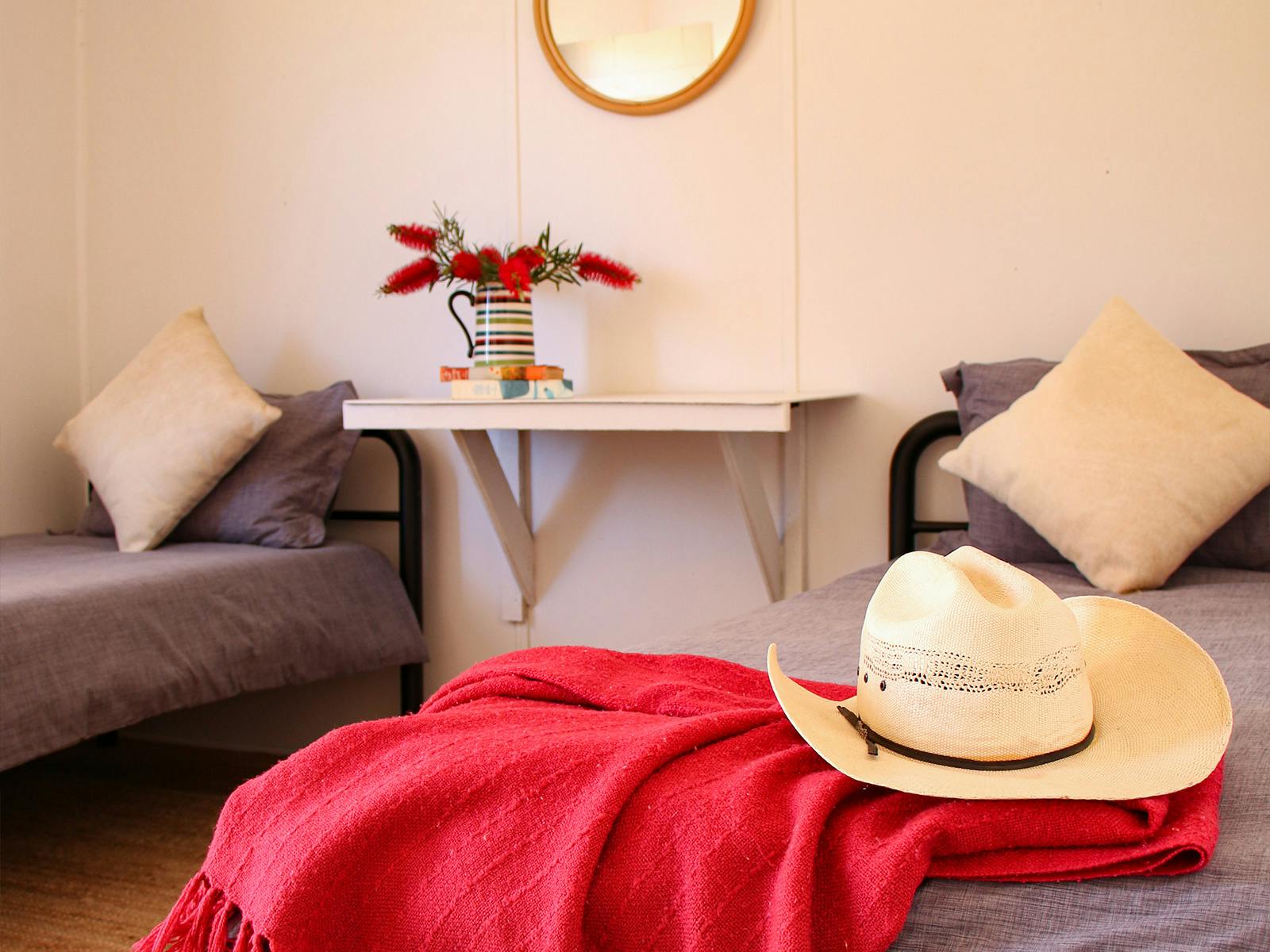 Come and enjoy an amazing night of delicioous food , big skies and and very comfy bedrooms