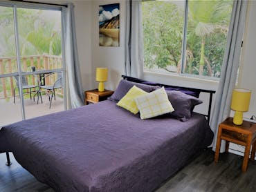 A private room with Queen size Bed and share bathroom facilities A private room with Queen size Bed and share bathroom facilities