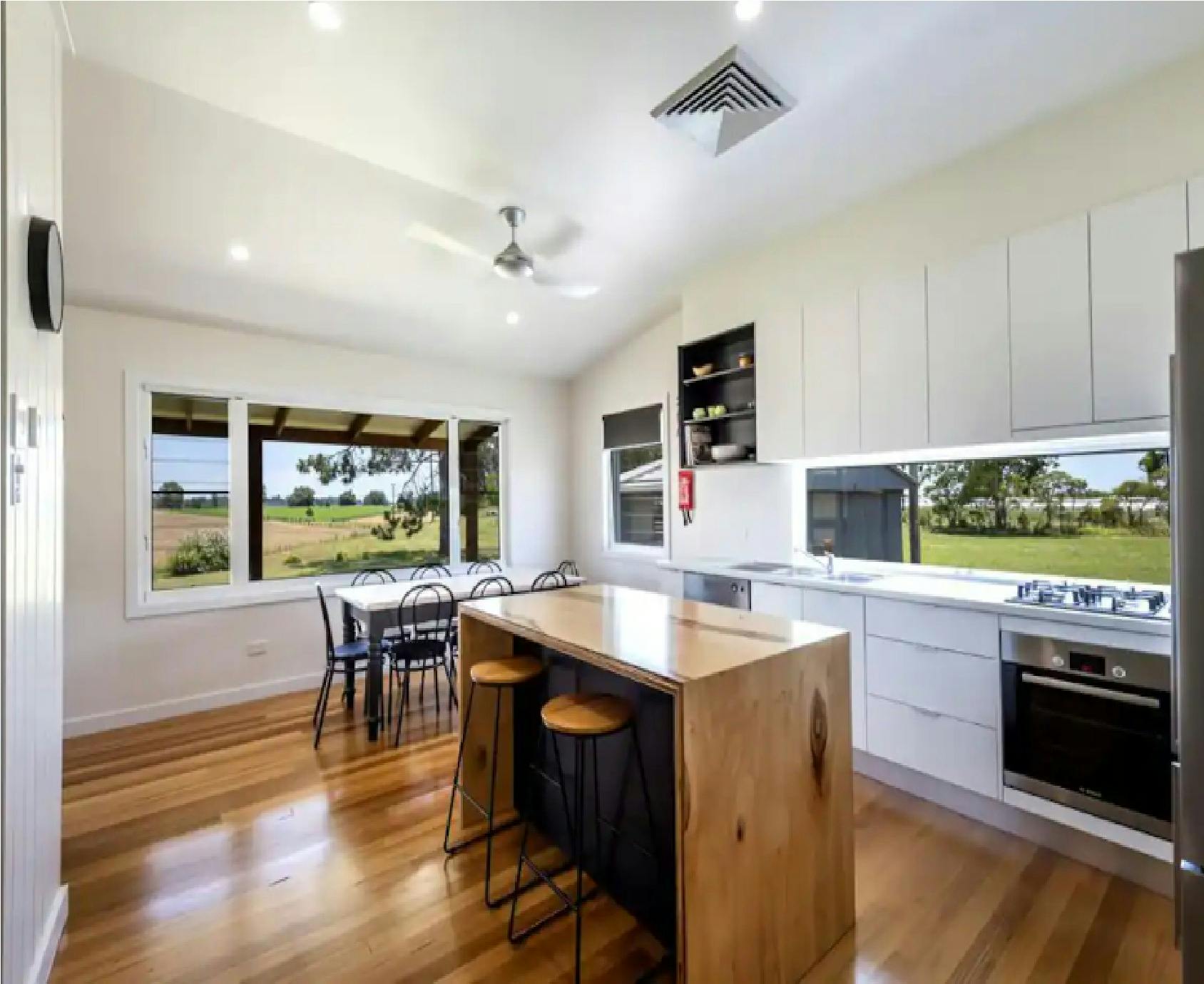 루체른 업 키친 뷰