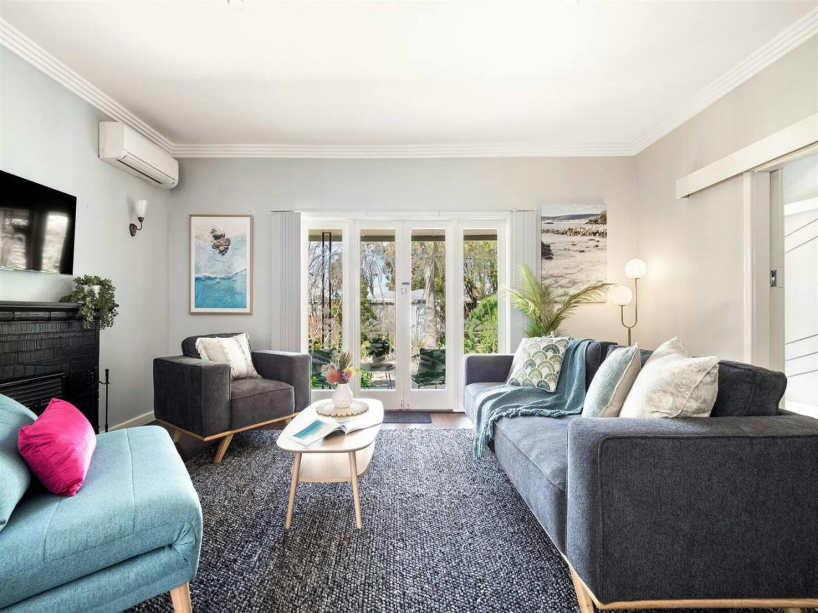 Living room, Garden view, Entertainment and Airconditioning