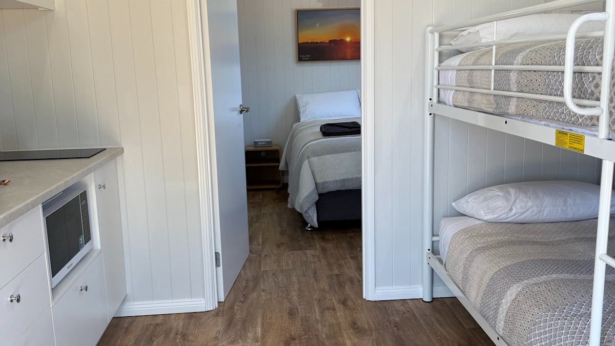 Family Cabin - Queen Bed and Bunk beds