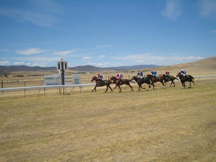 Adaminaby Races