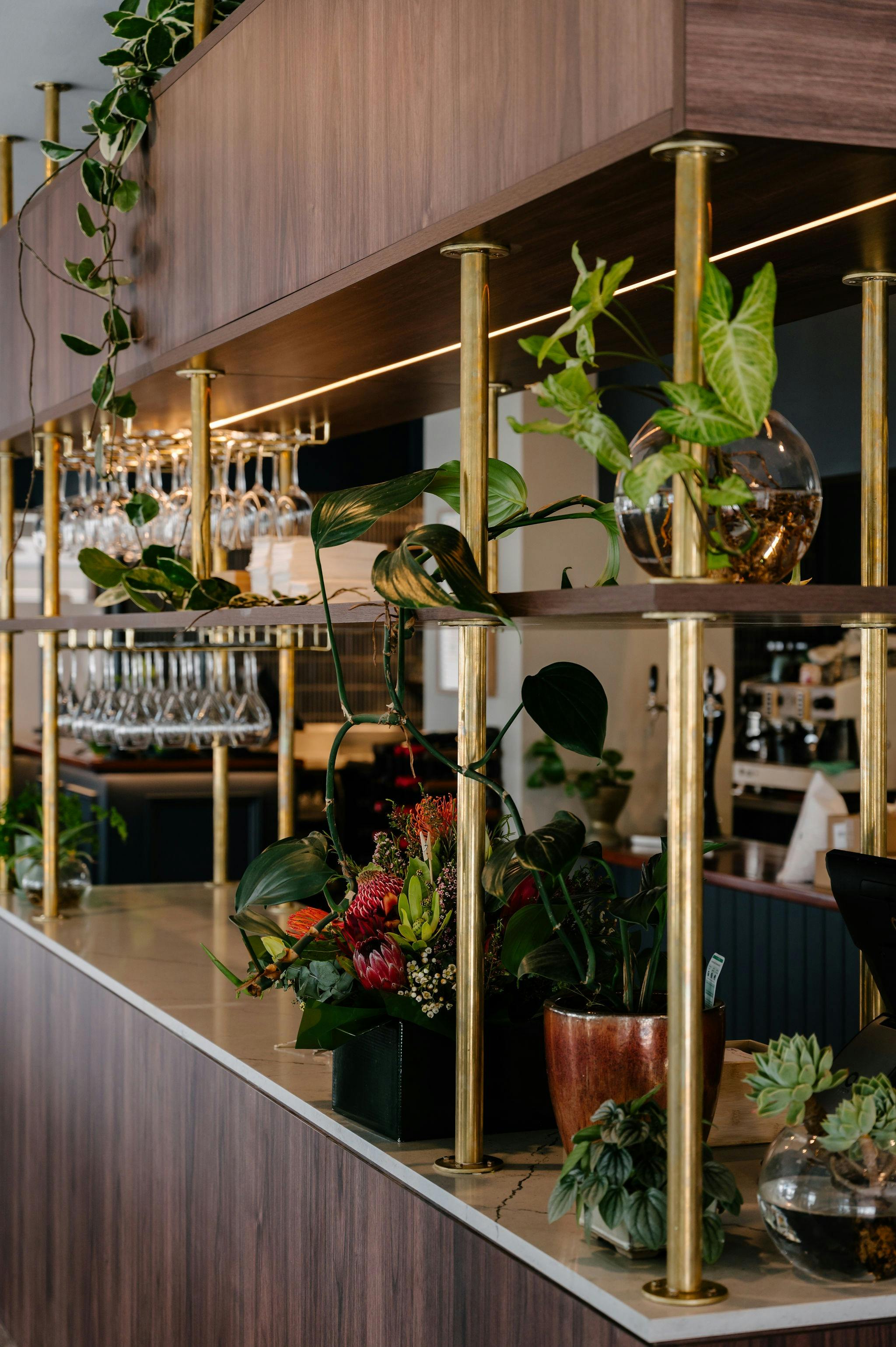 花崗岩の天板を備えた美しいアイランドベンチ