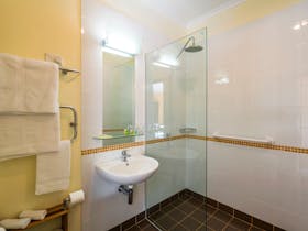 King or Twin Room En-Suite with walk-in shower