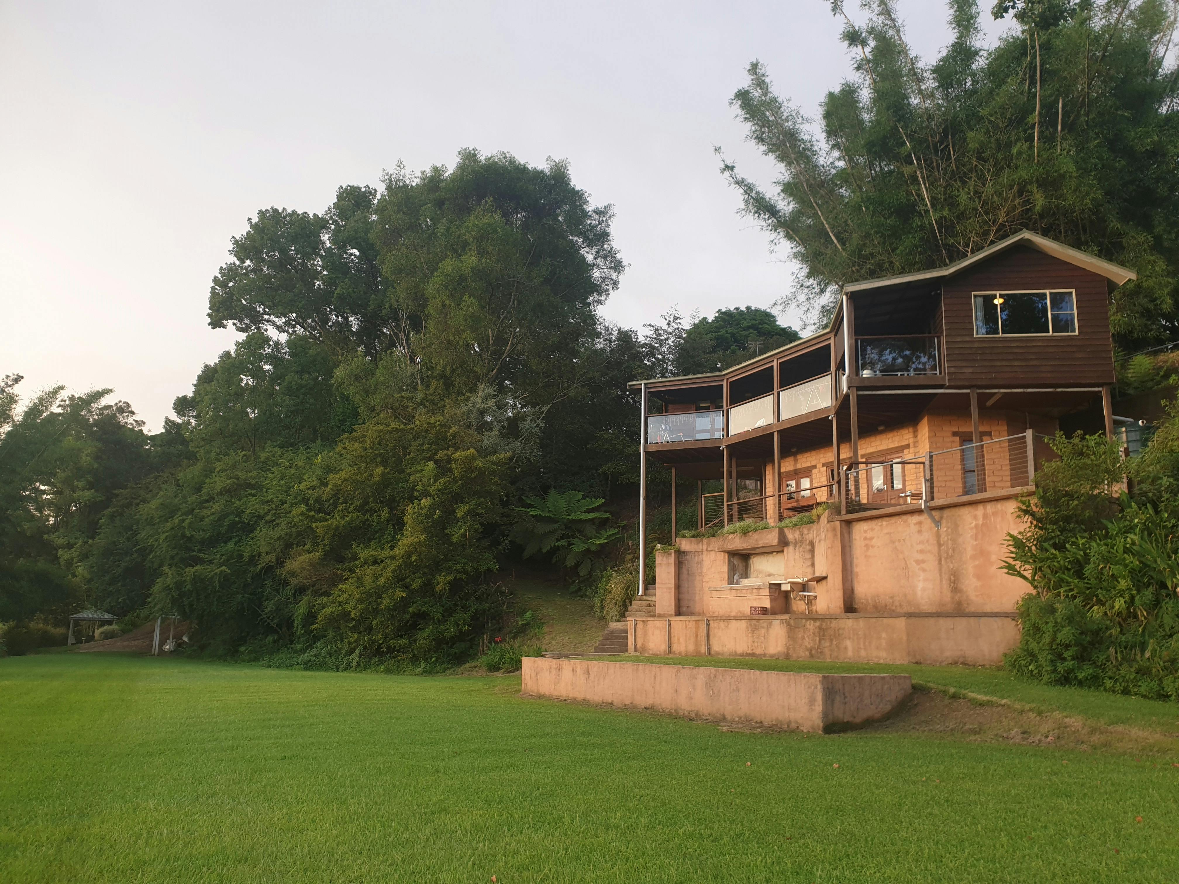 2 levels , 2 queen bedrooms upstairs + 2 bathrooms  1 bedroom downstairs with bathroom