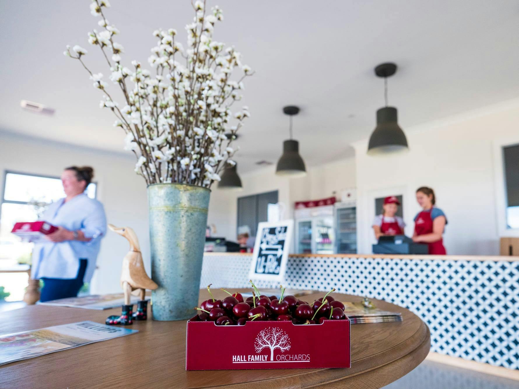 Hall Family Orchard 的精品農場門口商店。