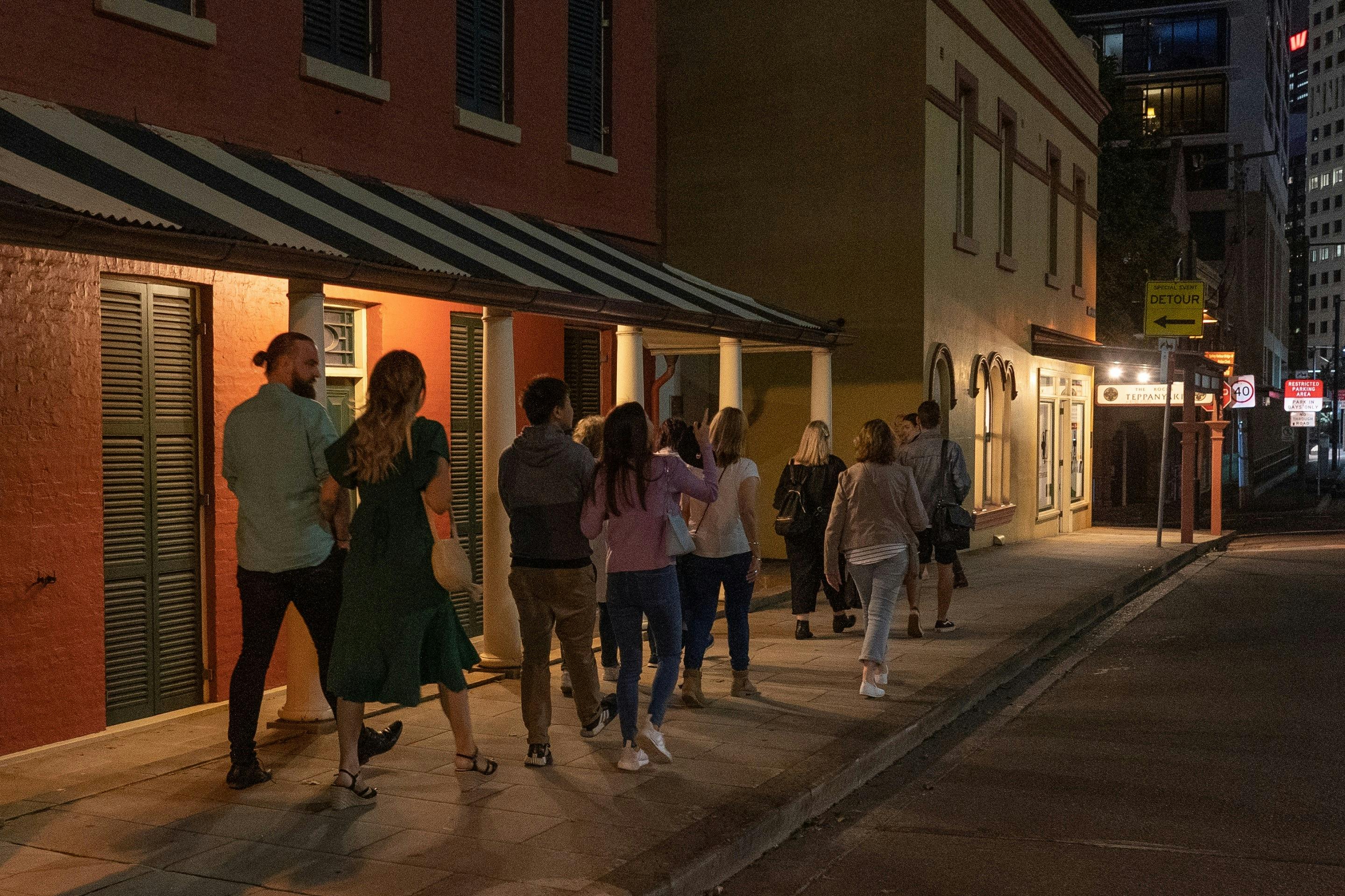 歷史建築和人行道