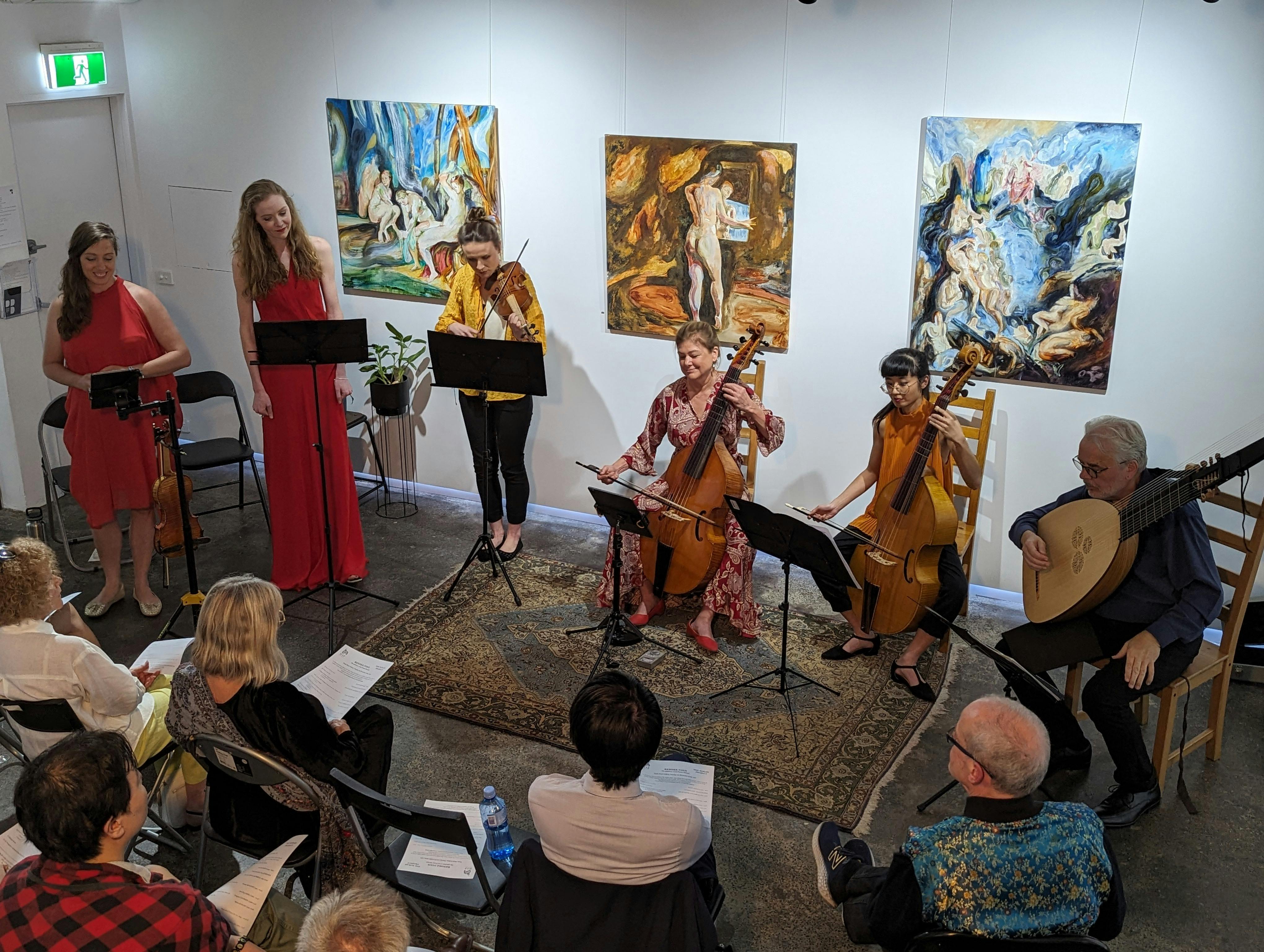 藝廊裡的音樂家合奏團