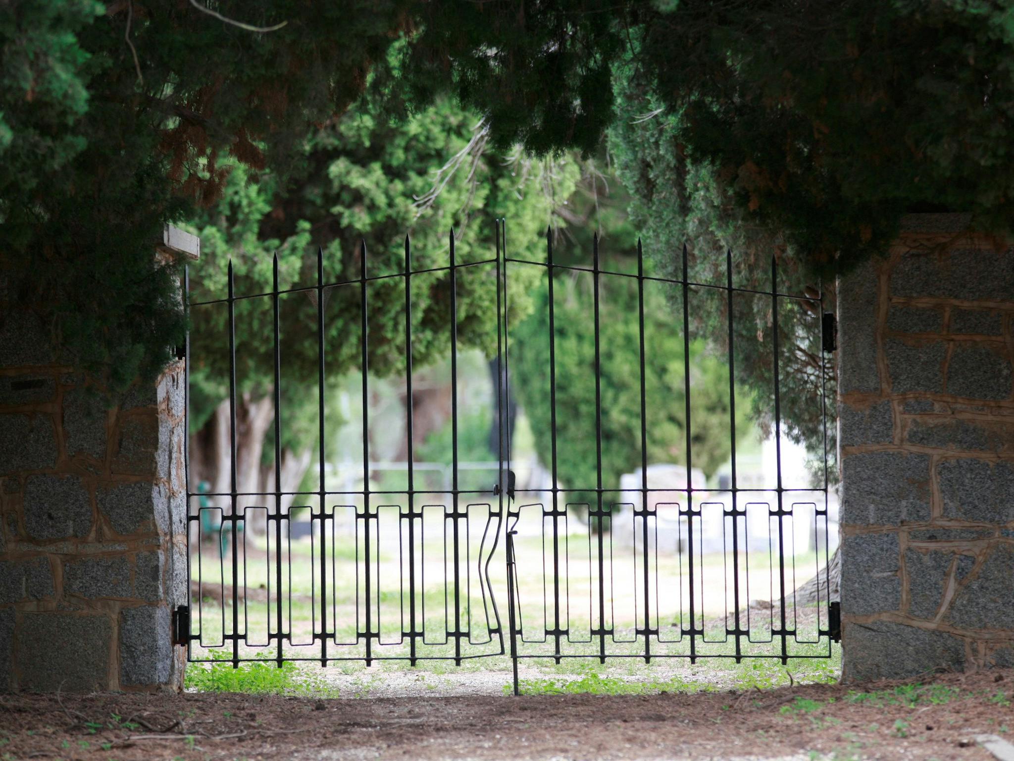 Murchison Ossario Gates