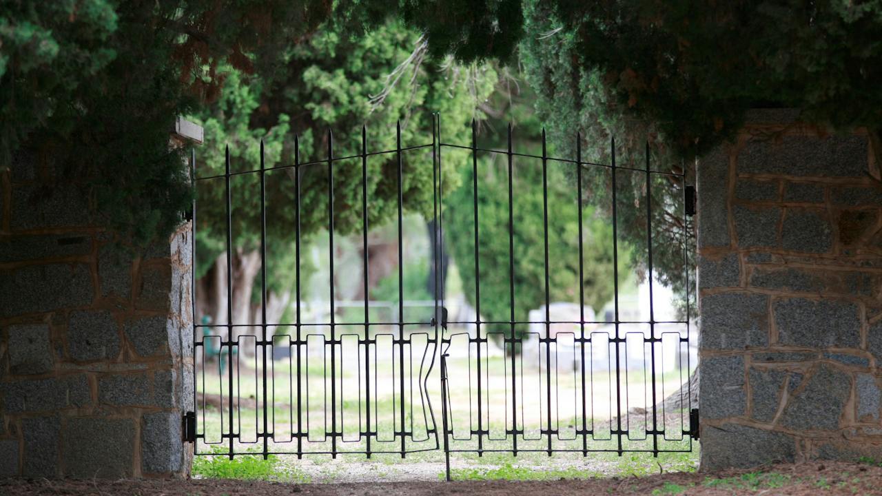 Murchison Ossario Gates