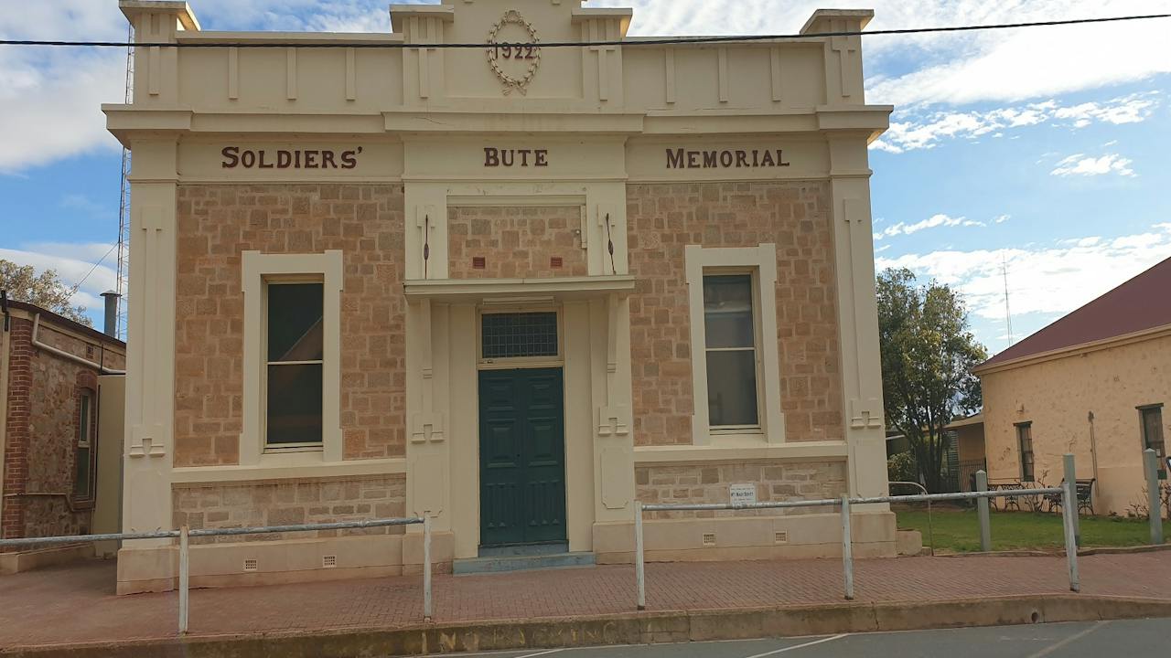 Bute Soldiers Memorial Hall