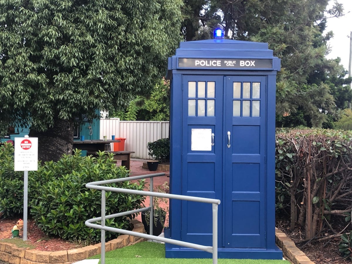 Free Tardis photo stand
