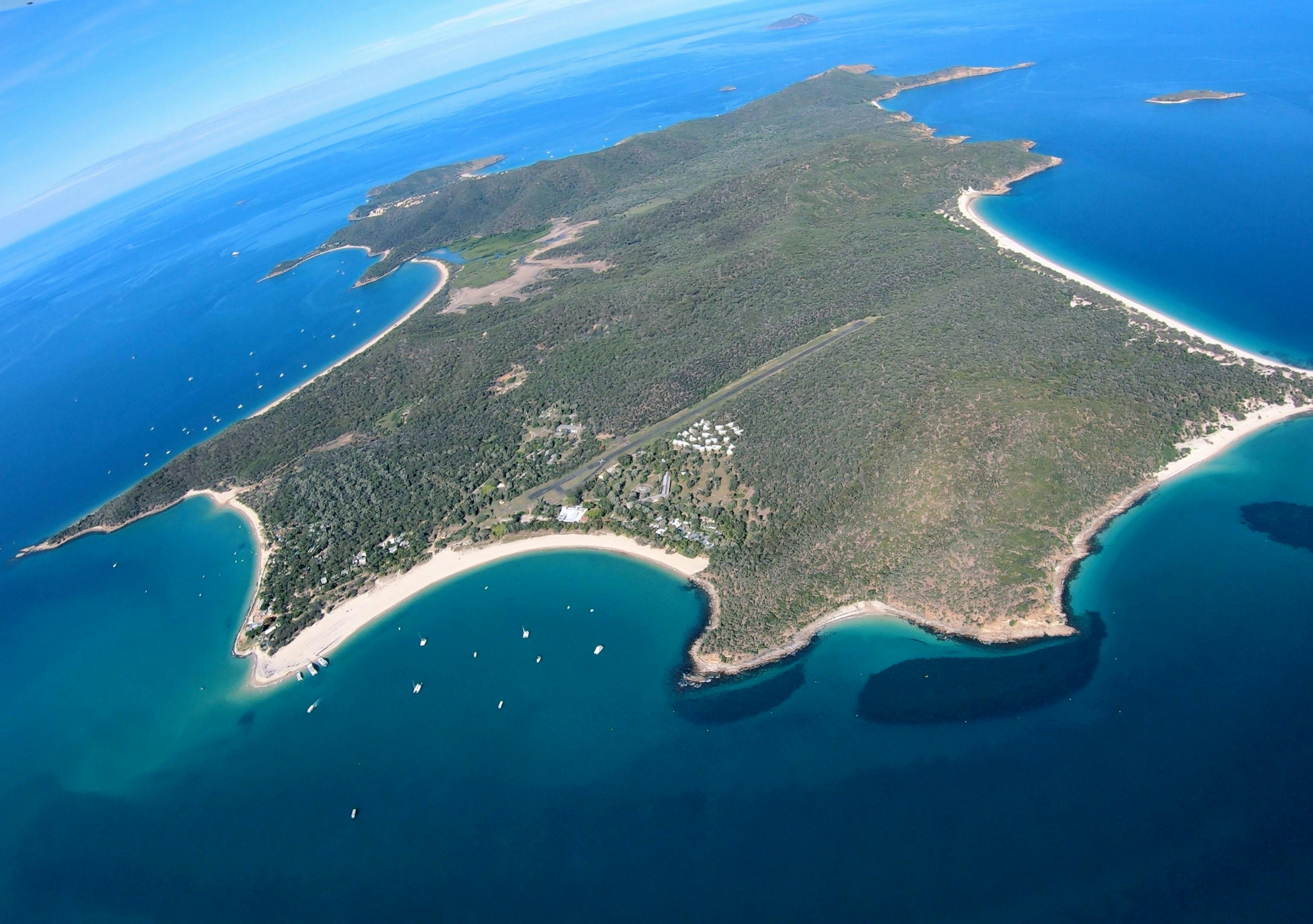 photo of great keppel island and surrounding water