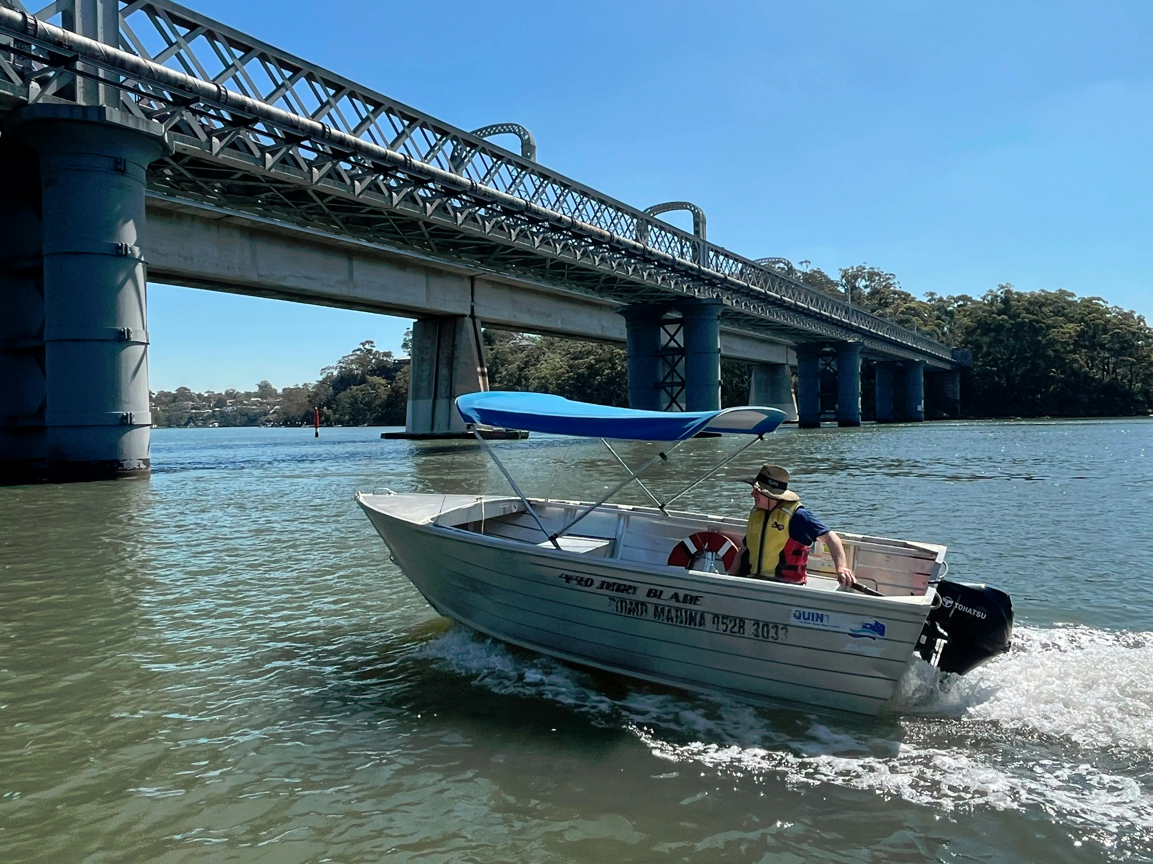 Canopy Self Drive Boat Hire at Como Marina