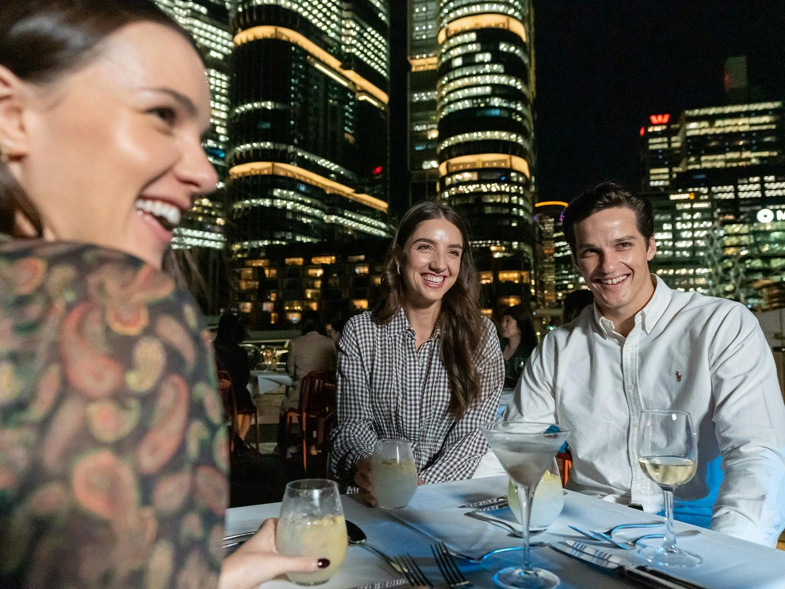 Dining on the waters with the harbour attractions as the ideal backdrop.