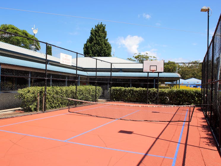 1/2 tennis and basketball court