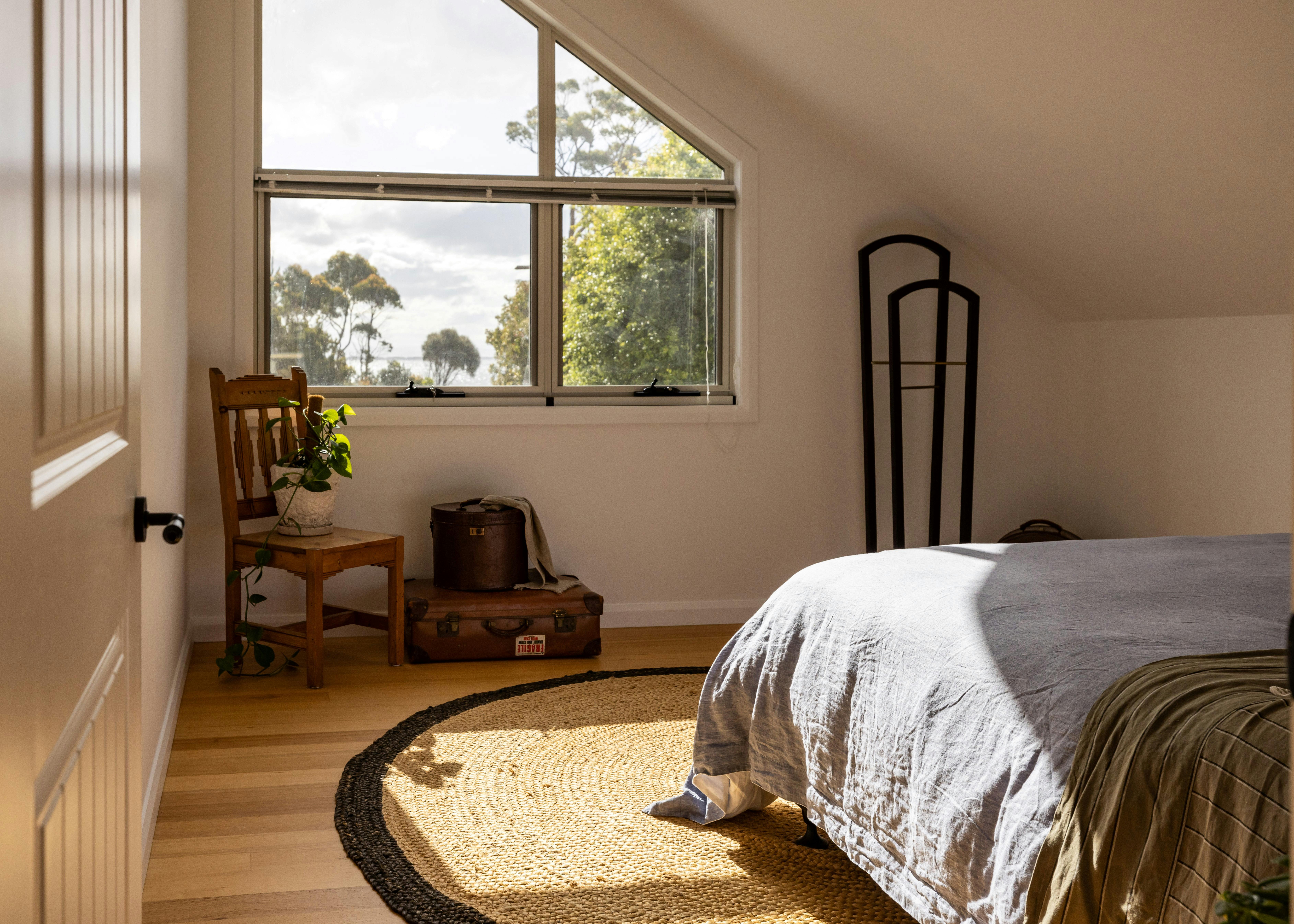 Water views, luxury, french linen, tasmanian oak floors, timber floors