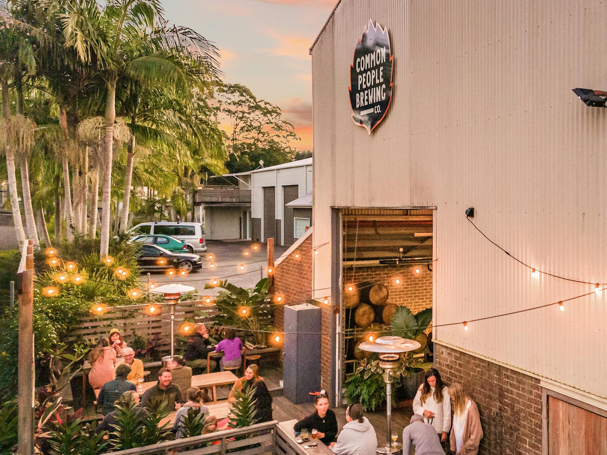 Common People deck with patrons enjoying beer and pizza
