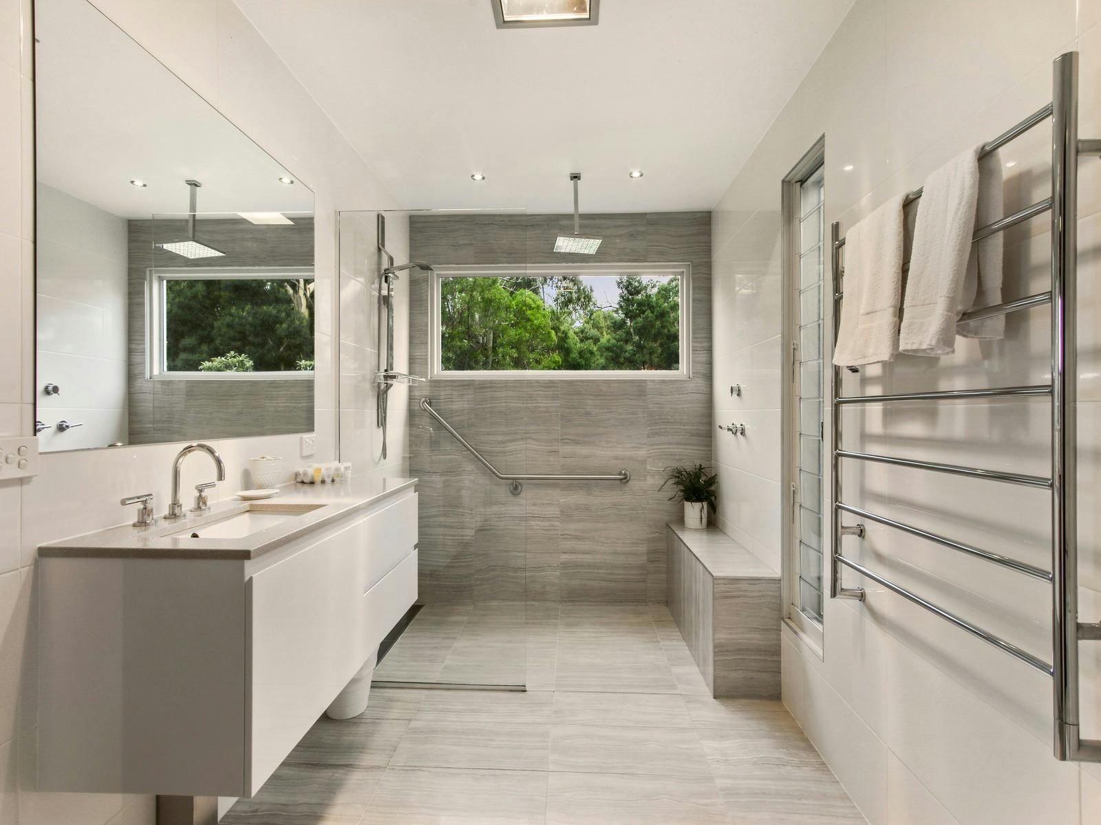 Accessible ensuite bathroom, off Queen room