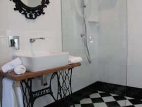 Callistemon Cottage Bathroom