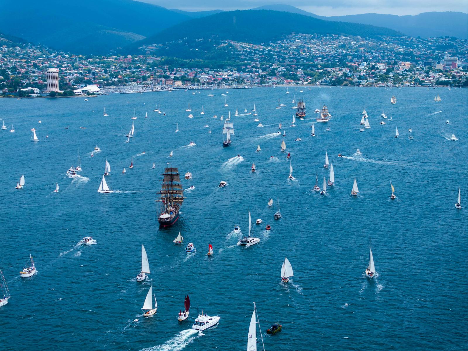 400+ wooden boats sail on the River Derwent