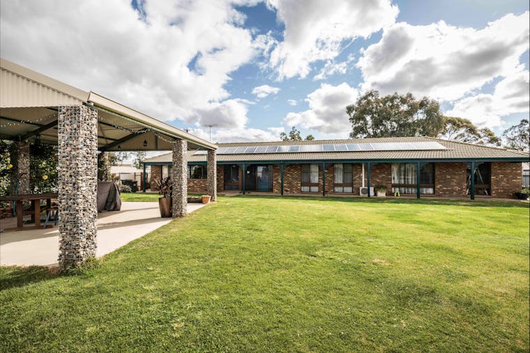 9 Crawford Cresent Mannum River Shack Rentals