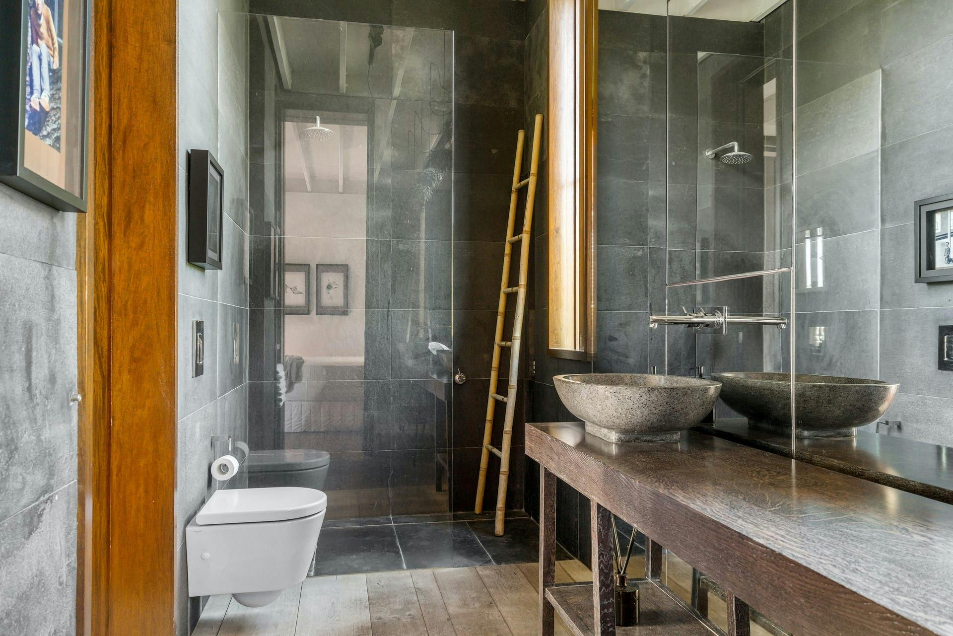 the resort-style bathroom