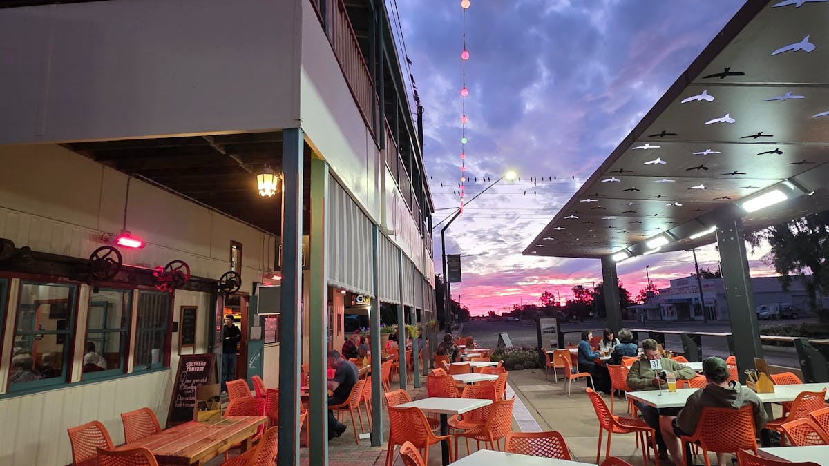 Outdoor dining for sky line views