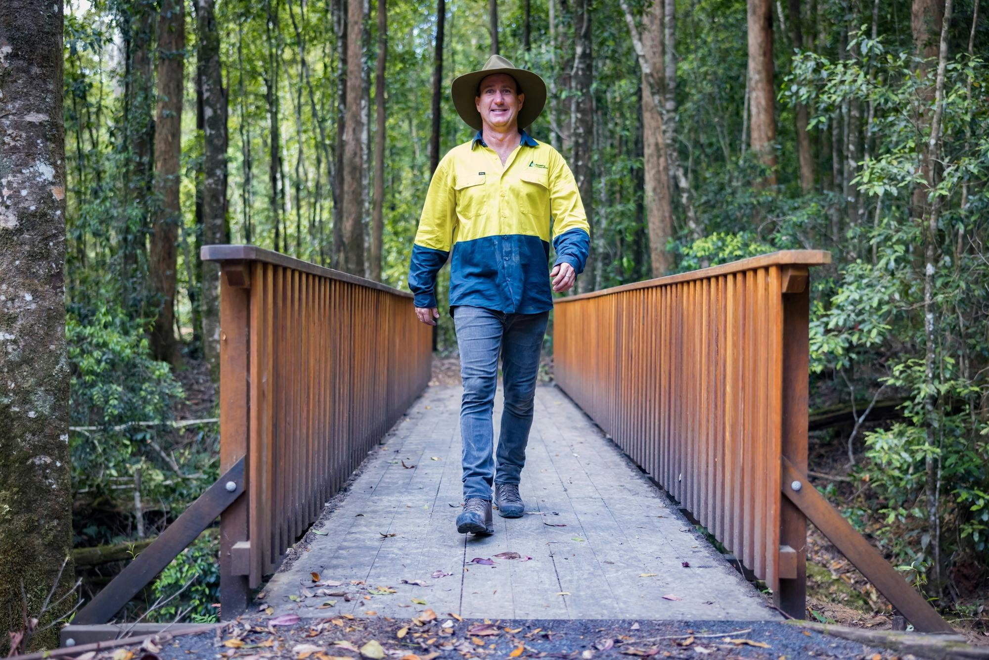 莫邦溪 (Mobong Creek) 的人行橋，野生牛溪州立森林 (WIld Cattle Creek State Forest)