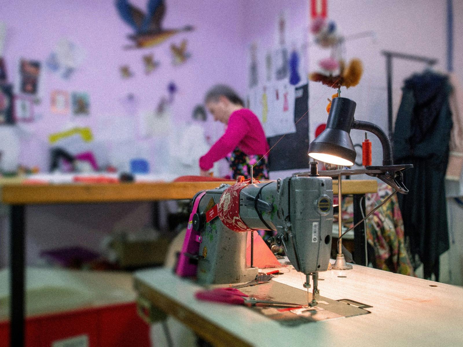 Hero image of sewing machine at table.