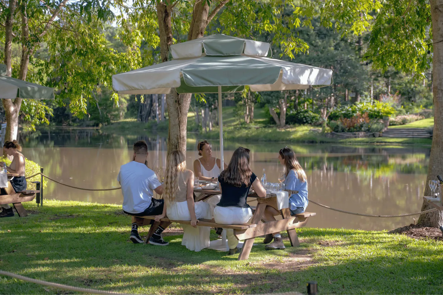 Outdoor dining at Alsahwa Estate